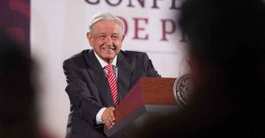 Reconoce López Obrador a atletas paralímpicos por 17 medallas en París 2024