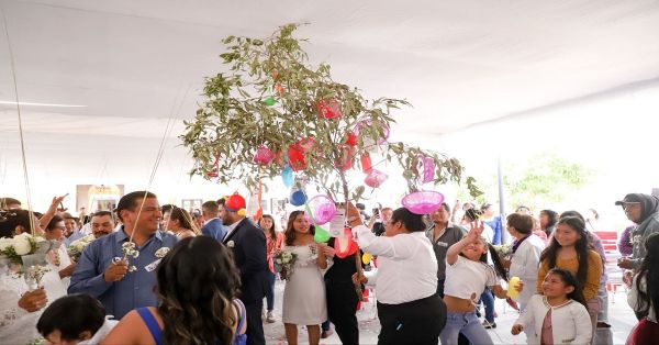 Realizan en San Andrés Cholula jornada de bodas civiles gratuitas; se casaron 37 parejas