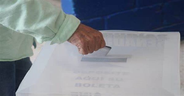 Pide AMLO al INE explicar &#039;borrado&#039; de mexicanos para voto extranjero