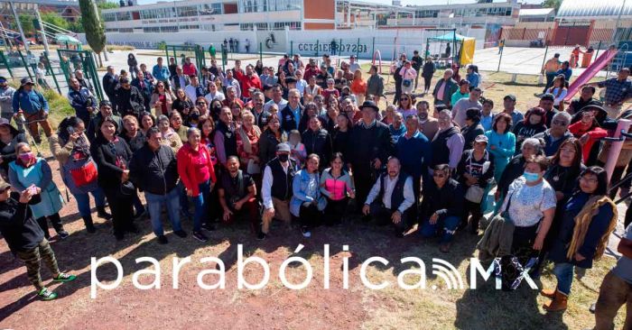 Acude Pepe Chedraui a jornada de mantenimiento integral en la Plaza Principal de Agua Santa