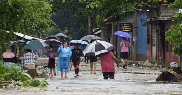 Deja un muerto y 47 mil afectados tormenta tropical “Sara” en Honduras