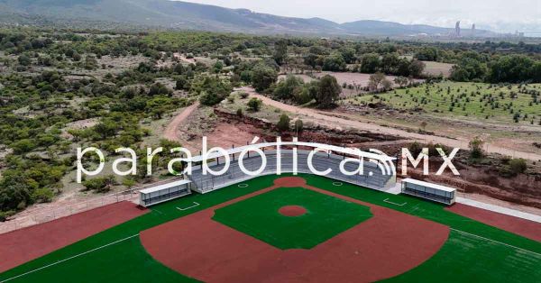 Inaugura Sergio Salomón la construcción de un campo de béisbol en Cuautinchán