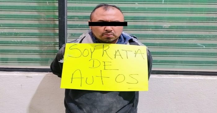 Capturan a sujeto robando un Tsuru en la Central de Abasto