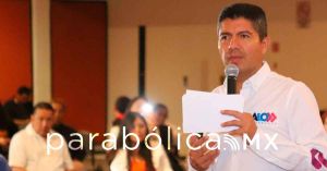 Firma Eduardo Rivera acuerdo por la Salud Renal