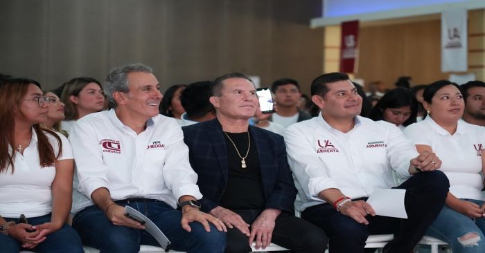 Celebra Pepe Chedraui la visita de Julio César Chávez a Puebla