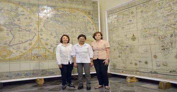 Visita Lilia Cedillo la exposici&oacute;n El Arte de la Cartograf&iacute;a en Talavera Poblana