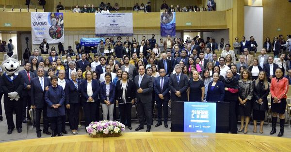 Abonan egresados de Derecho de la BUAP a una cultura de paz y a una sociedad m&aacute;s justa