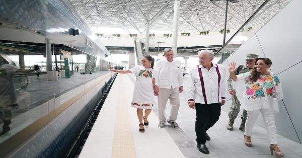 Acuden Sheinbaum y AMLO a la inauguración de los nuevos vagones del Tren Maya