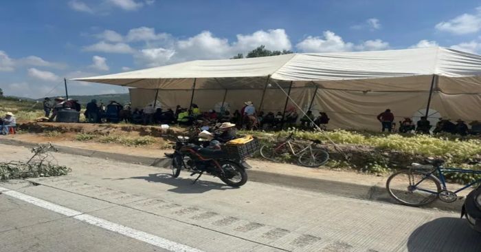 Continúa bloqueo en Autopista Arco Norte, Edomex, &#039;para nunca acabar&#039;