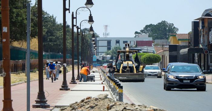 Contin&uacute;an obras de remodelaci&oacute;n de la ciclov&iacute;a en la 14 Oriente