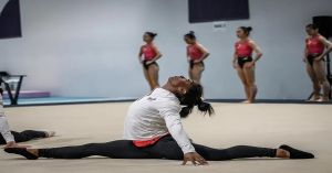 Reconocen labor de Simone Biles, ‘es una gran líder’