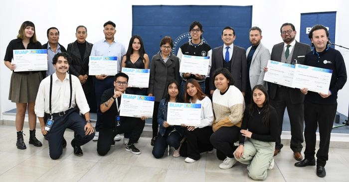 Premian a ganadores de los concursos “Creación Porra Institucional BUAP” y “Apantálla-te”