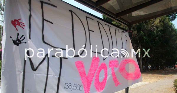 Con mantas, buscan incentivar el voto en Puebla