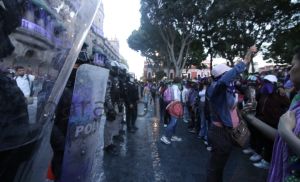 Condena Armenta ataques a la prensa durante marcha por el 8M