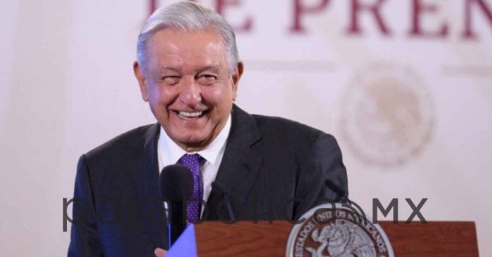 Llama AMLO a policía de Guerrero entregarse por matar a normalista