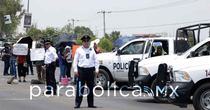 Cierran Perif&eacute;rico por falta de agua en Cuautlancingo