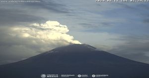 Reporta Popocatépetl actividad con 96 exhalaciones y un sismo