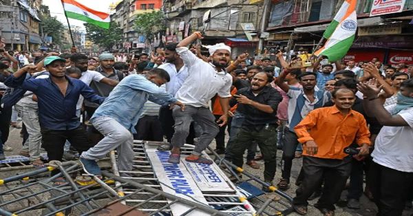 Se desata la violencia en manifestación por la violación y asesinado de una doctora en la India