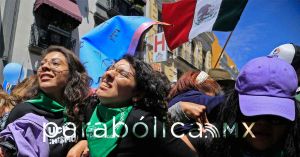 Celebran dirigencias nacionales de Morena y MC la despenalización del aborto en Puebla