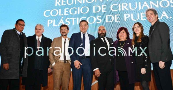 Reconoce Salud papel de cirujanos plásticos en reconstrucción de vidas