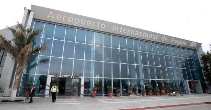 Suspenden operaciones en Aeropuerto Hermanos Serdán por caída de ceniza