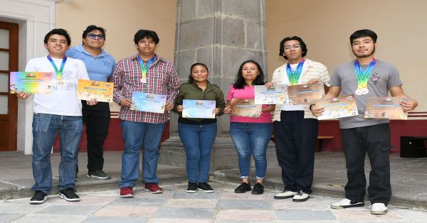 Participan estudiantes BUAP en la Olimpiada Internacional de Matem&aacute;ticas de Singapur