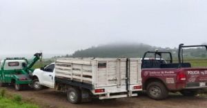 Aseguran en Ahuazotepec tres camionetas con hidrocarburo robado