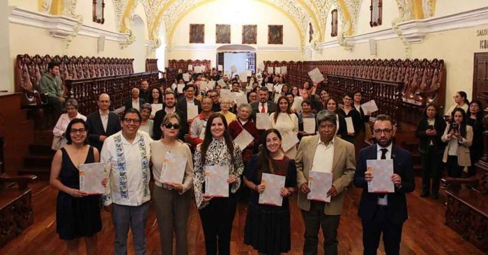 Presenta ayuntamiento de Puebla edición 40 de la Revista Cuetlaxcoapan