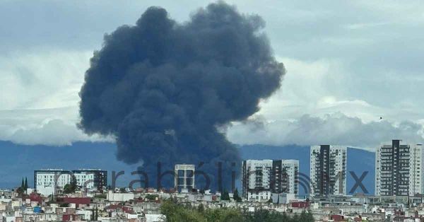 Se incendia comercio en Atzompa; humo se percibe en la capital
