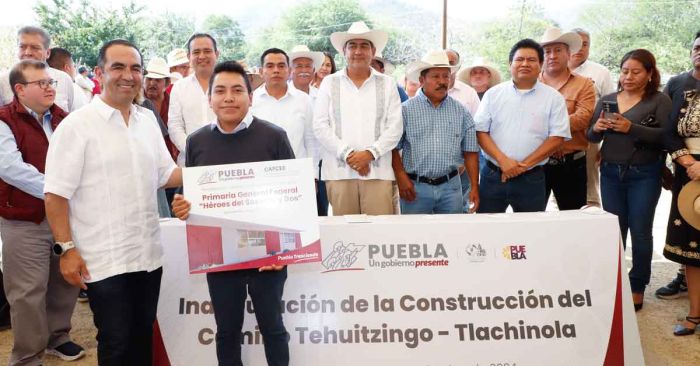 Entrega Sergio Salomón obra pública en Tehuitzingo