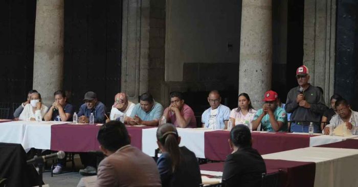 Sostiene Sheinbaum reunión con familiares de los 43 de Ayotzinapa