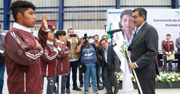 Abandera Sergio Salom&oacute;n a delegaci&oacute;n poblana rumbo a Paranacionales Conade 2024