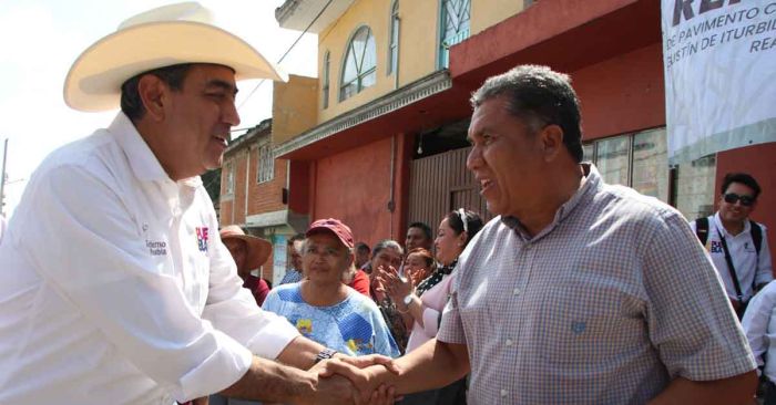 Entrega gobernador techado de bachillerato en Tlaltenango