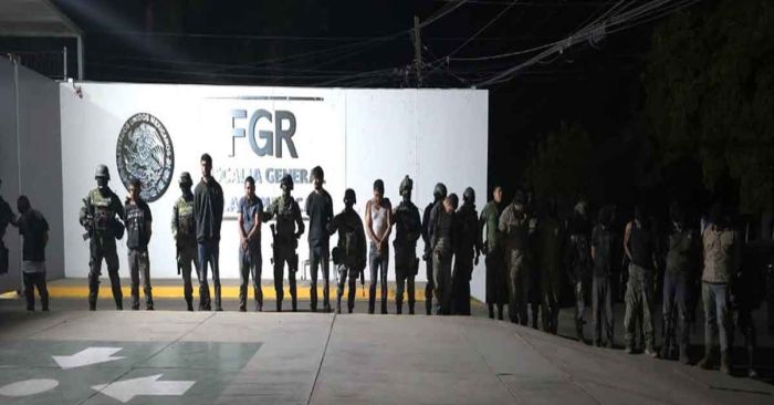 Detienen militares a 14 personas con armamento de alto poder en Sinaloa