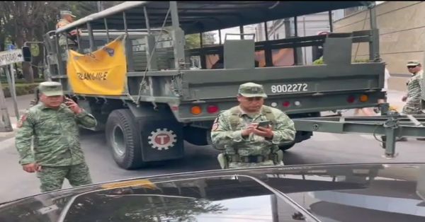 Apoya Ejército con pipas y planta potabilizadora para vecinos con agua contaminada en CDMX