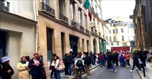 Votan mexicanos en el extranjero y cantan &#039;Cielito Lindo&#039;