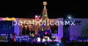 Enciende Lilia Cedillo el tradicional Árbol de Navidad en el CCU