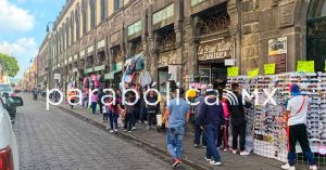 Exige ayuntamiento a ambulantes liberar el tránsito peatonal en el Cenro Histórico