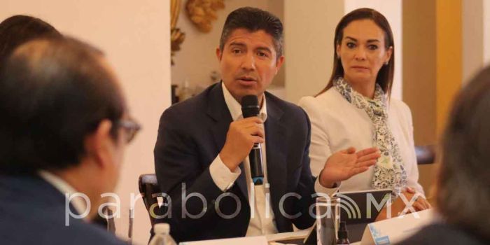 Critica Eduardo Rivera la situaci&oacute;n de la salud en el estado de Puebla
