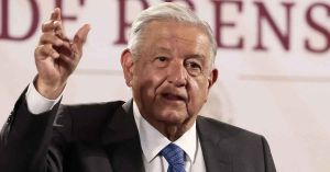 Pide AMLO a ministros frenar consulta sobre reforma Judicial