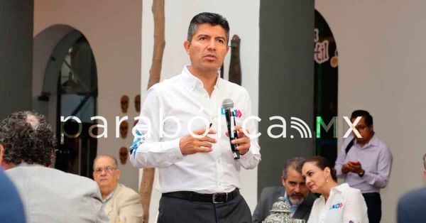 Presenta Eduardo Rivera a empresarios programa de desarrollo económico sostenible