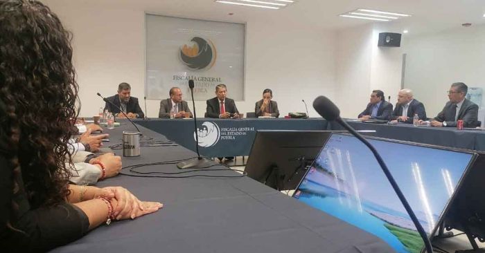 Realiza FGE reunión interinstitucional para fortalecer investigaciones en Puebla