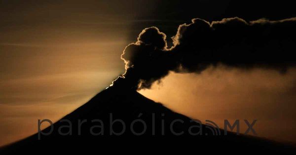 Cae ceniza en 13 municipios; Popocatépetl tuvo 43 exhalaciones