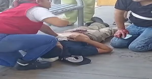 Acuchillan a dos hermanos en centro comercial Cruz del Sur