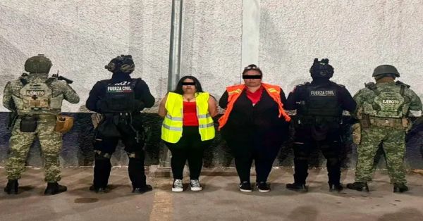 Detienen a dos mujeres en Nuevo León en posesión de cristal