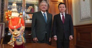 Recibe López Obrador a embajador de China