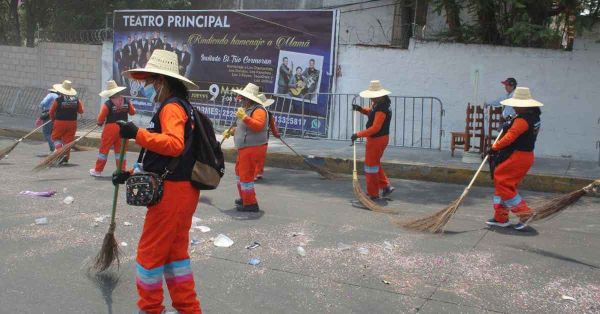 Realizaron 177 "naranjitas" limpieza tras desfile del 5 de Mayo