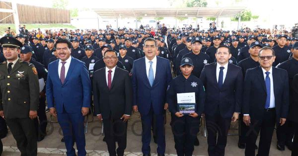 Grad&uacute;a Sergio Salom&oacute;n 170 polic&iacute;as
