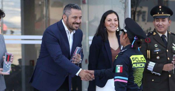 Celebra Ad&aacute;n Dom&iacute;nguez el D&iacute;a del Polic&iacute;a Municipal con condecoraciones