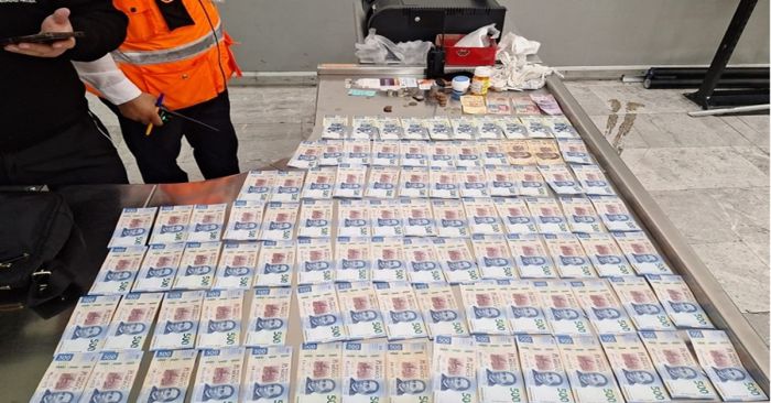 Localizan una bolsa con 53 mil pesos en el Aeropuerto de la CDMX